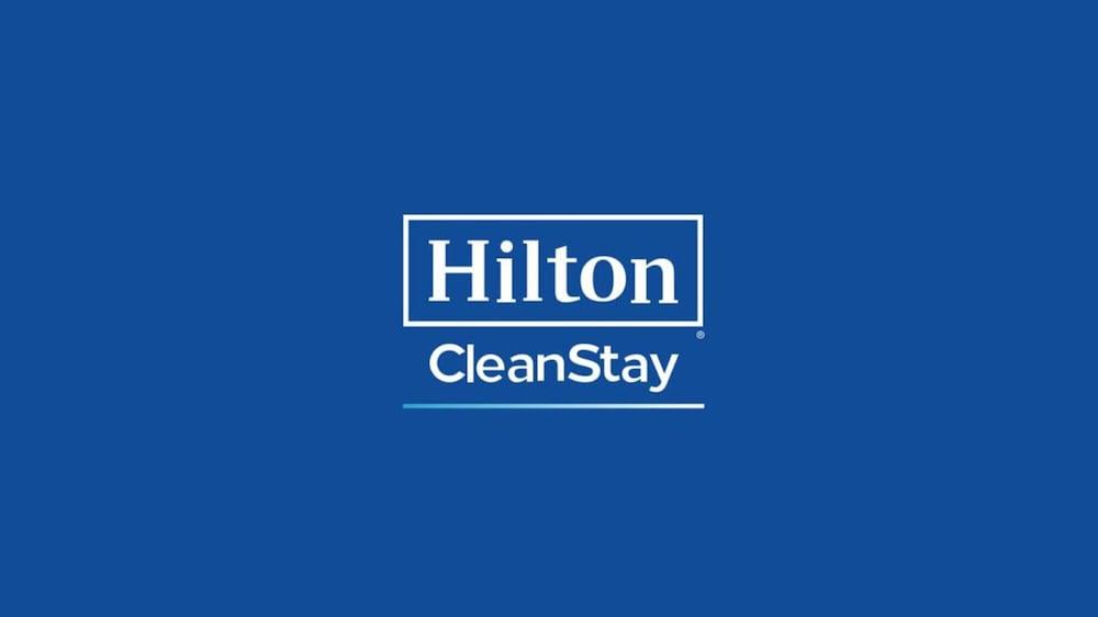 Hampton Inn & Suites Ленчестър Екстериор снимка