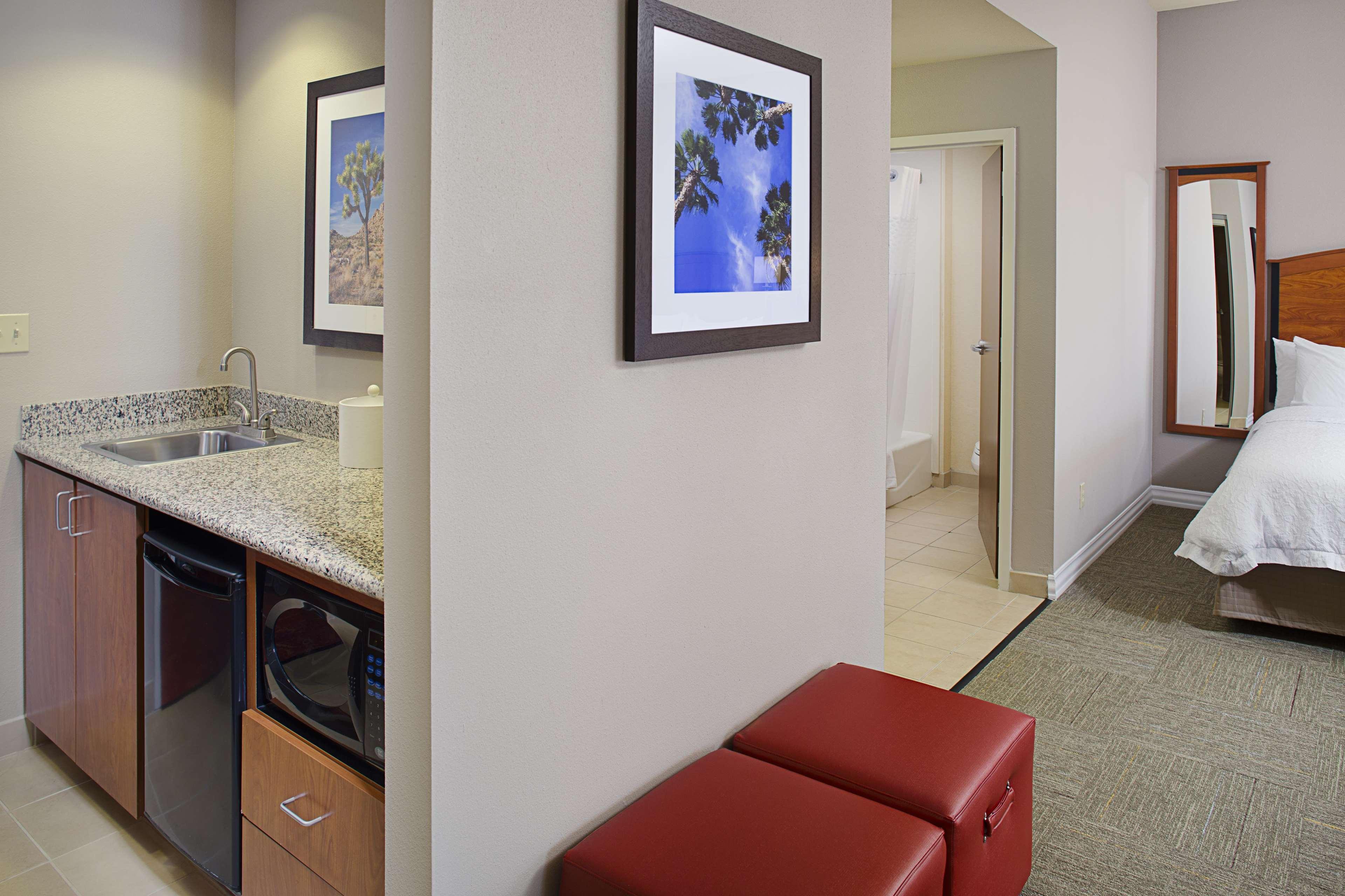 Hampton Inn & Suites Ленчестър Екстериор снимка