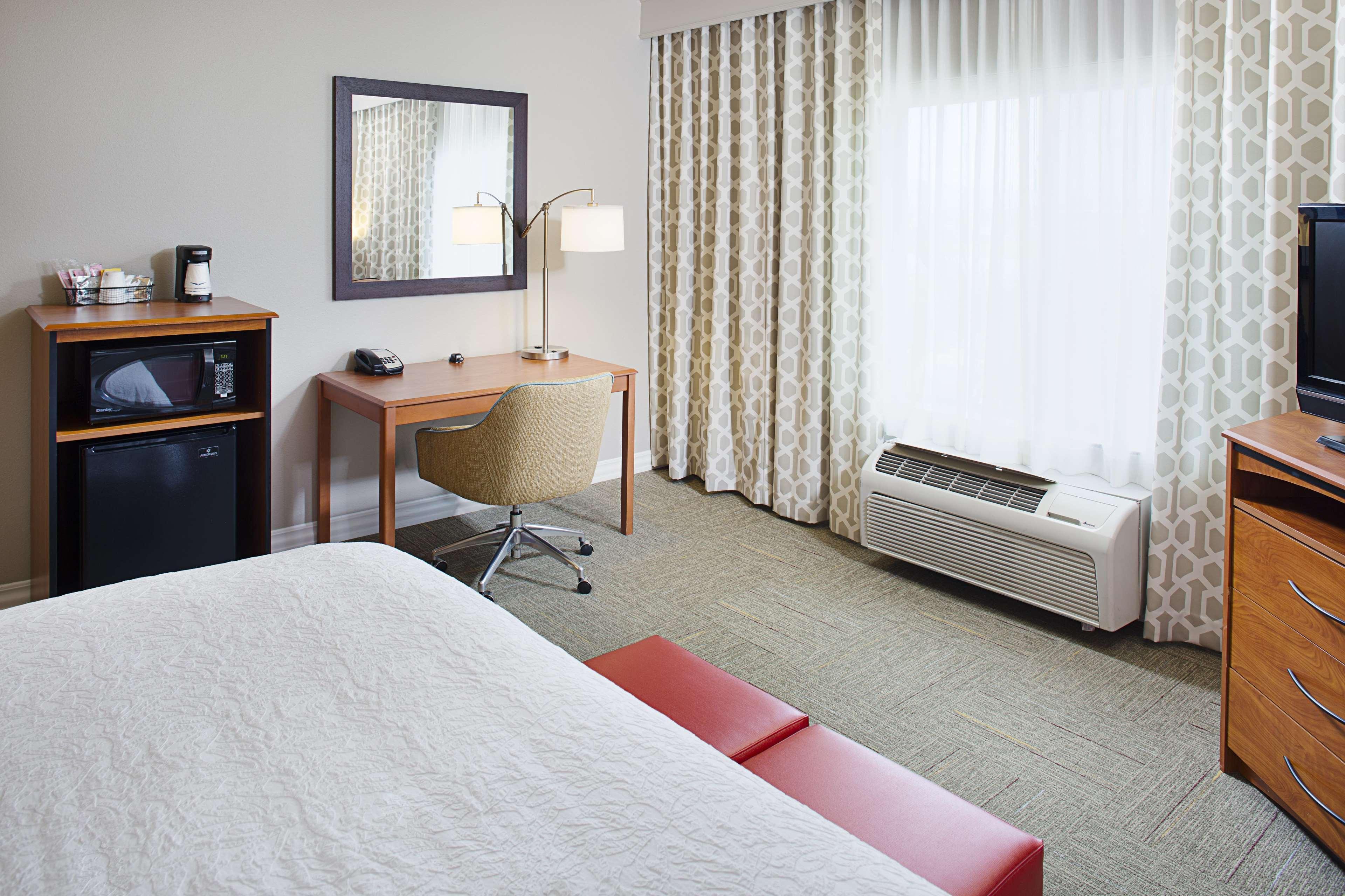Hampton Inn & Suites Ленчестър Екстериор снимка
