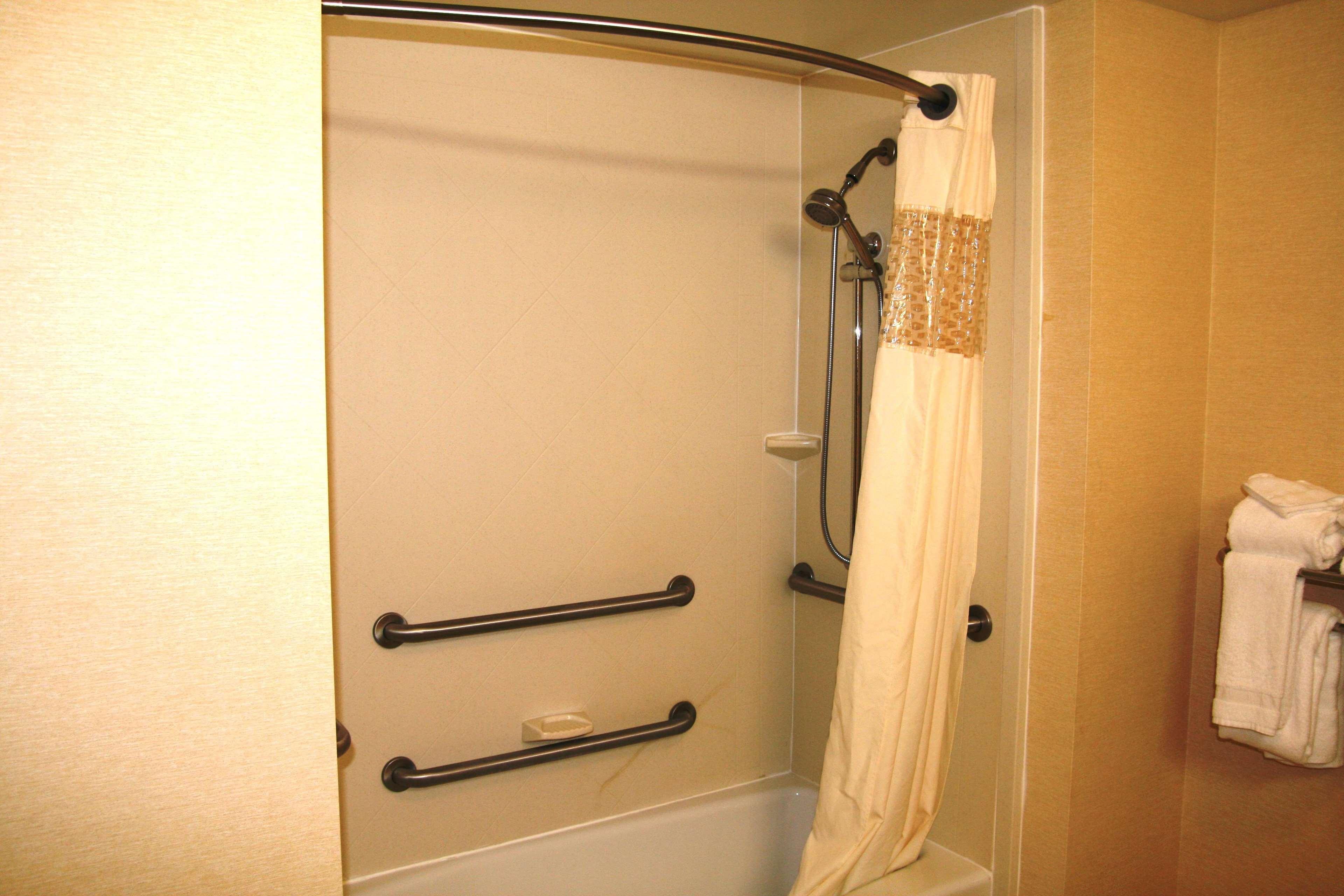 Hampton Inn & Suites Ленчестър Екстериор снимка