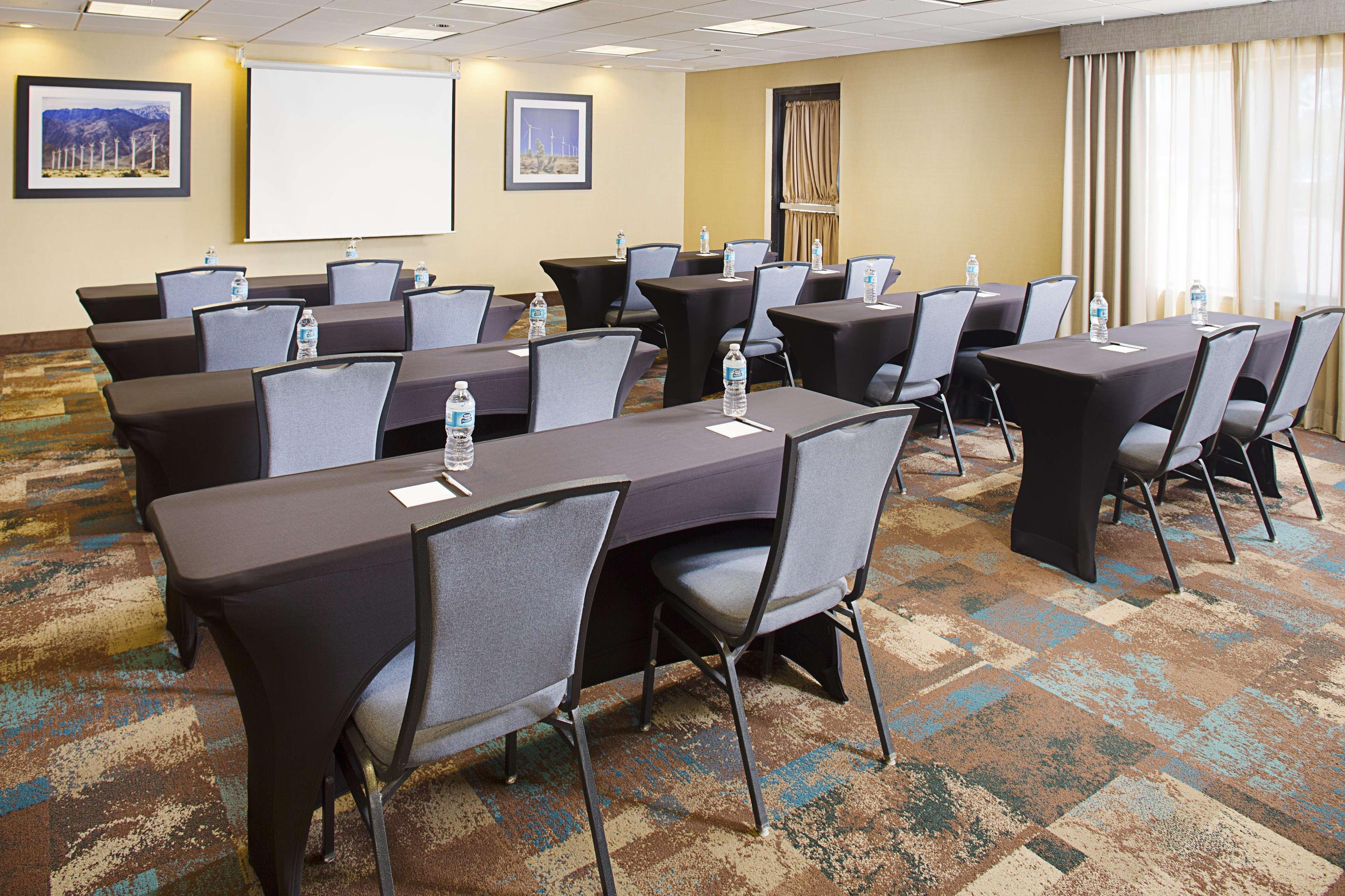 Hampton Inn & Suites Ленчестър Екстериор снимка