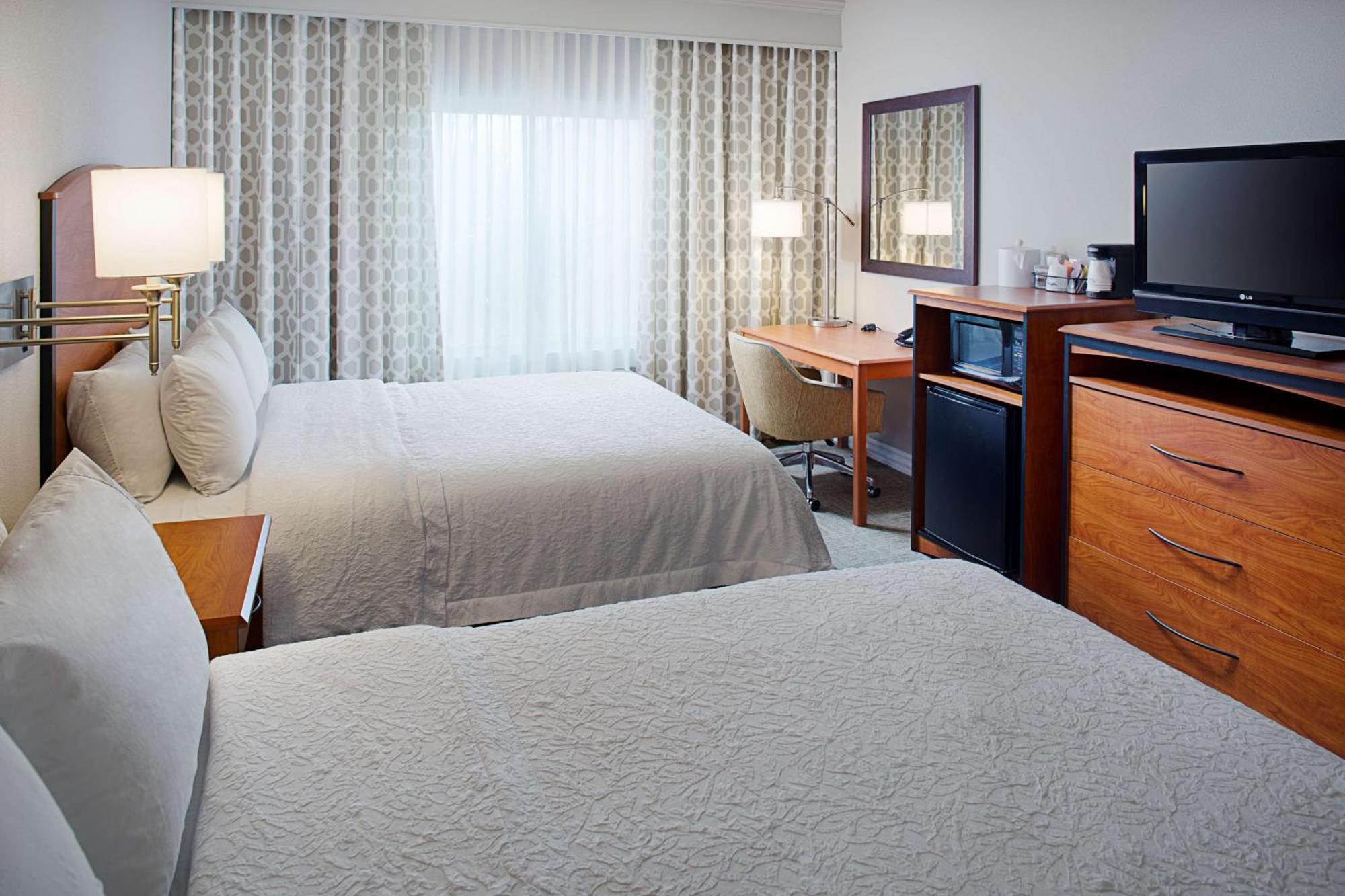 Hampton Inn & Suites Ленчестър Екстериор снимка