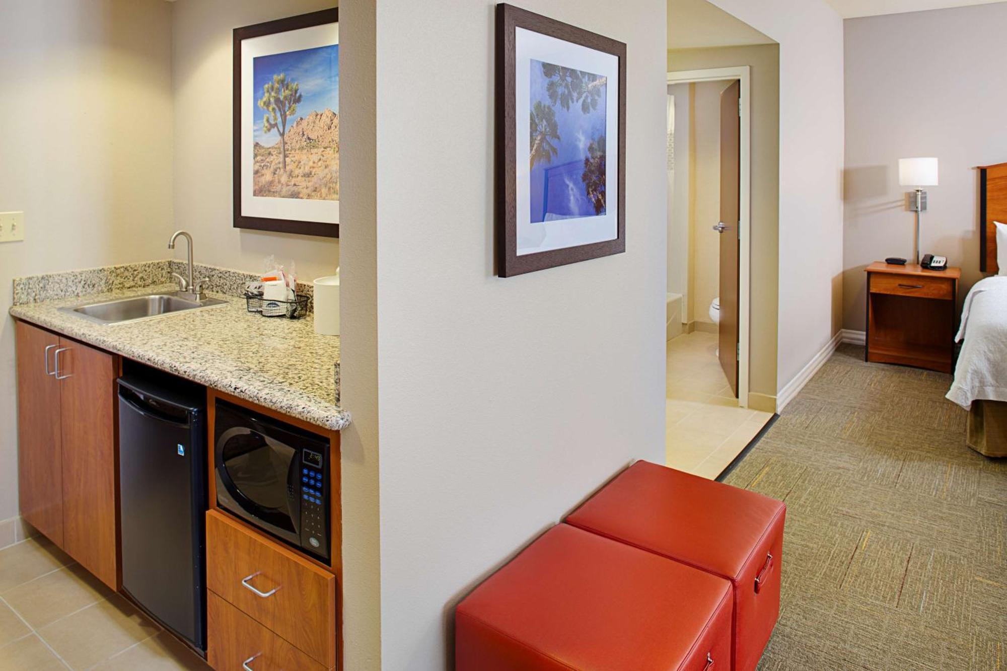 Hampton Inn & Suites Ленчестър Екстериор снимка