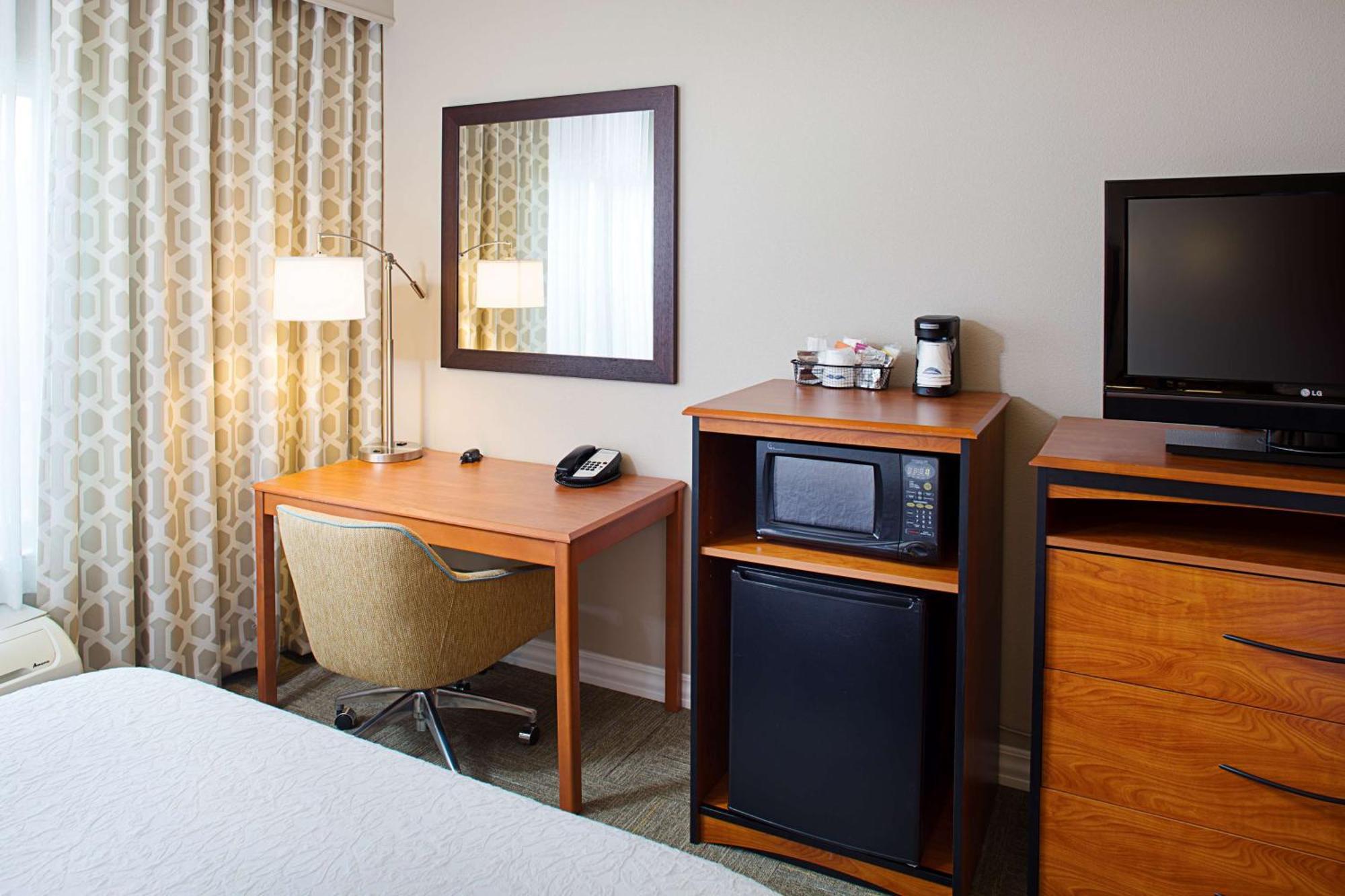 Hampton Inn & Suites Ленчестър Екстериор снимка