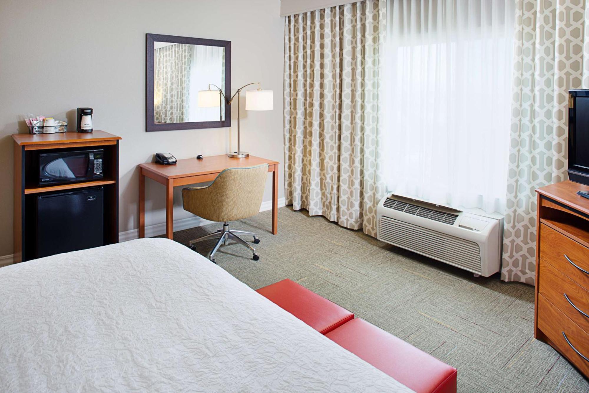 Hampton Inn & Suites Ленчестър Екстериор снимка