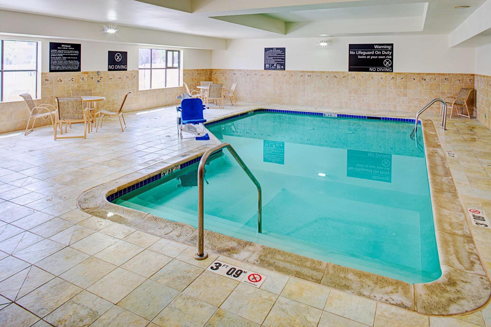 Hampton Inn & Suites Ленчестър Екстериор снимка