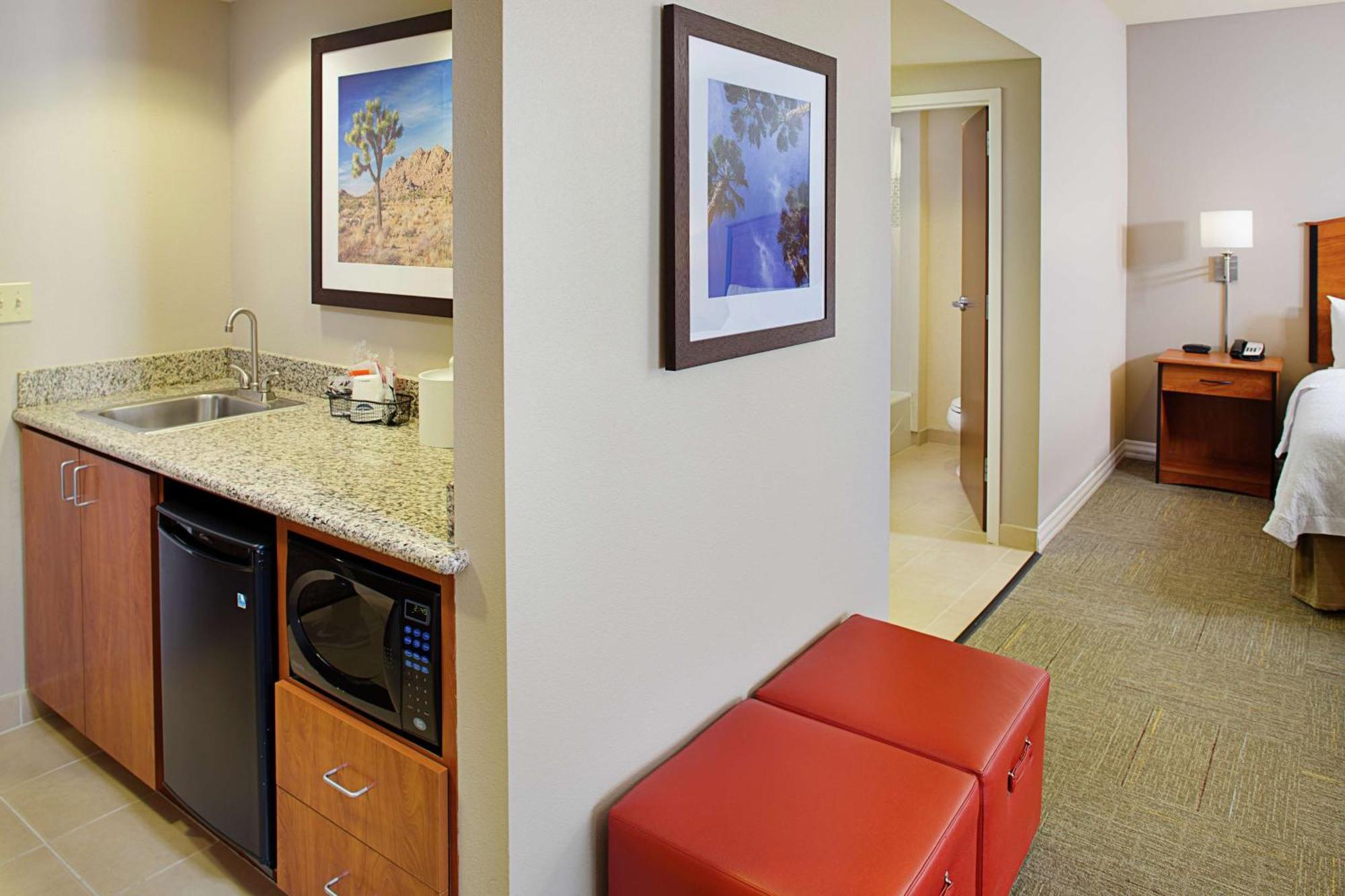 Hampton Inn & Suites Ленчестър Екстериор снимка