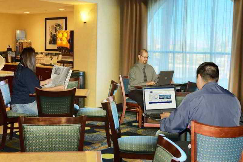 Hampton Inn & Suites Ленчестър Интериор снимка