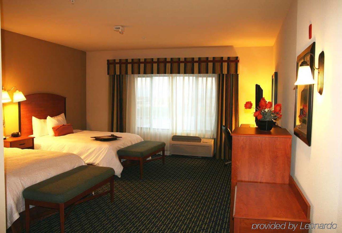 Hampton Inn & Suites Ленчестър Стая снимка