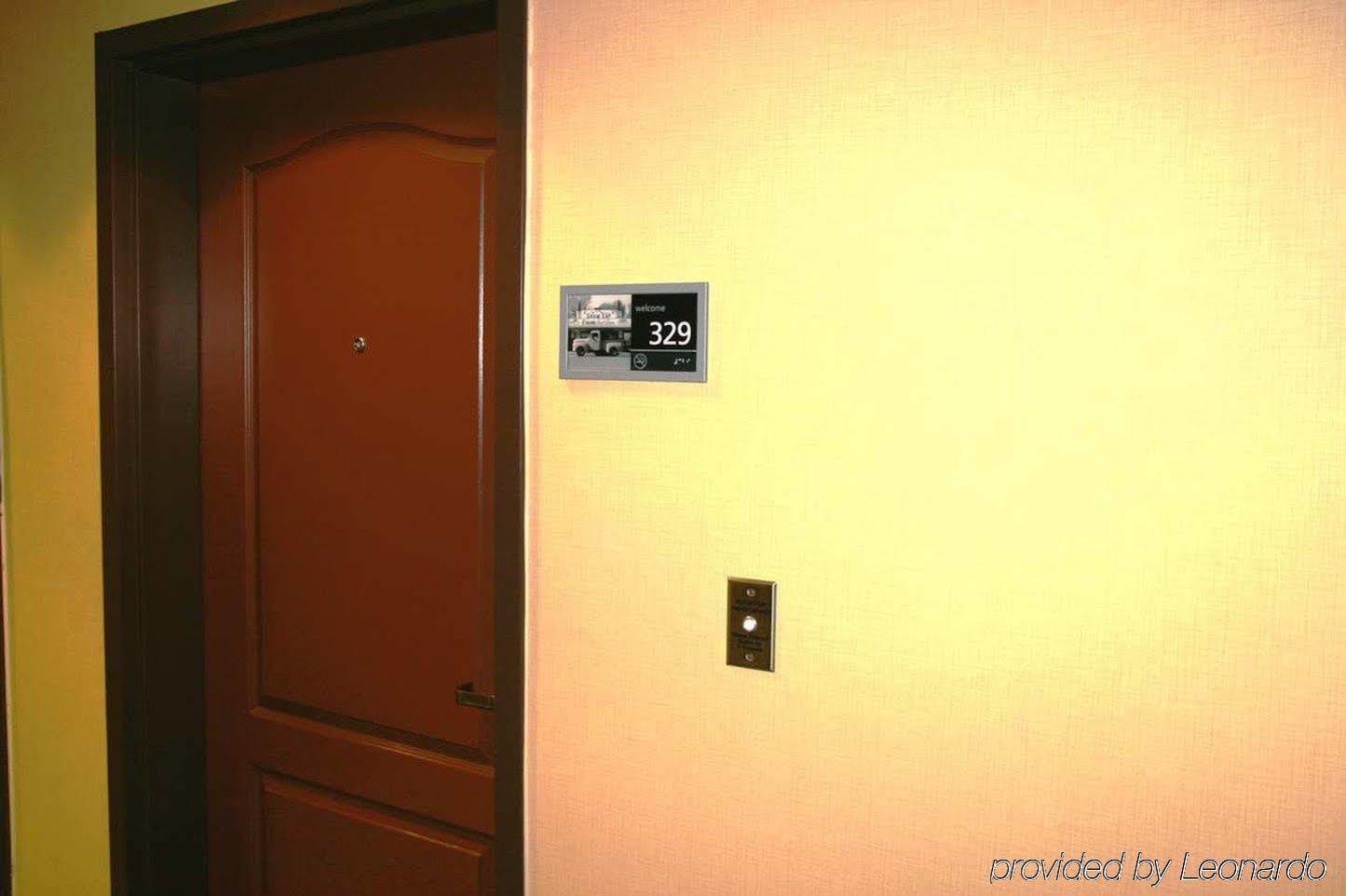 Hampton Inn & Suites Ленчестър Екстериор снимка