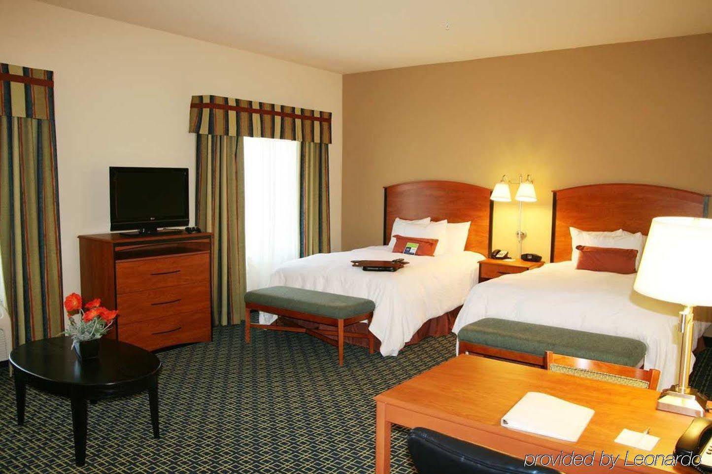Hampton Inn & Suites Ленчестър Стая снимка