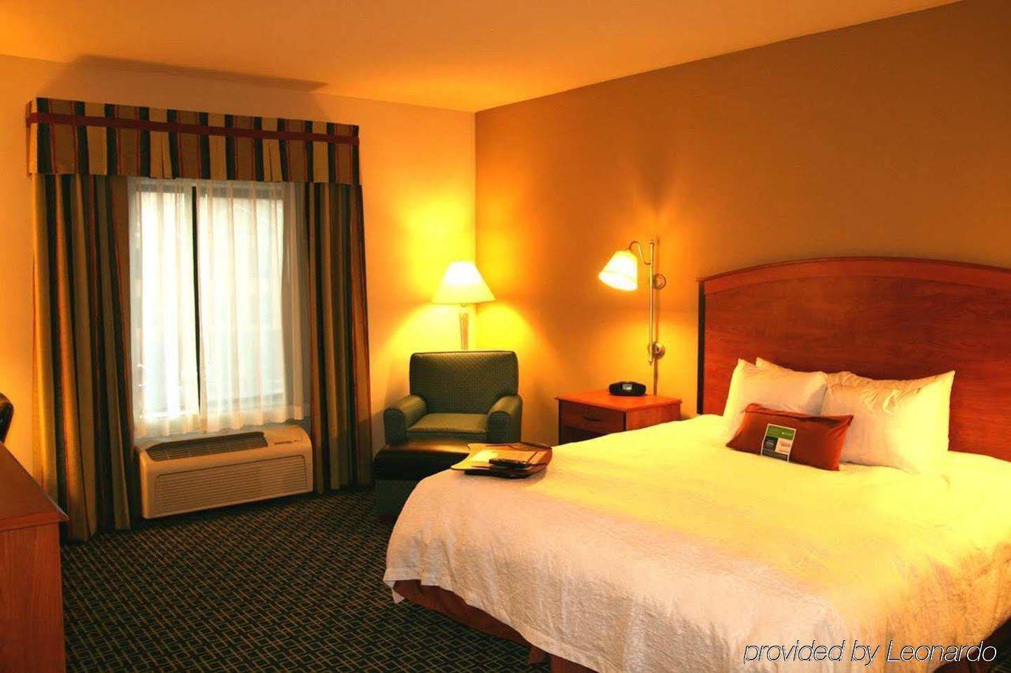Hampton Inn & Suites Ленчестър Екстериор снимка